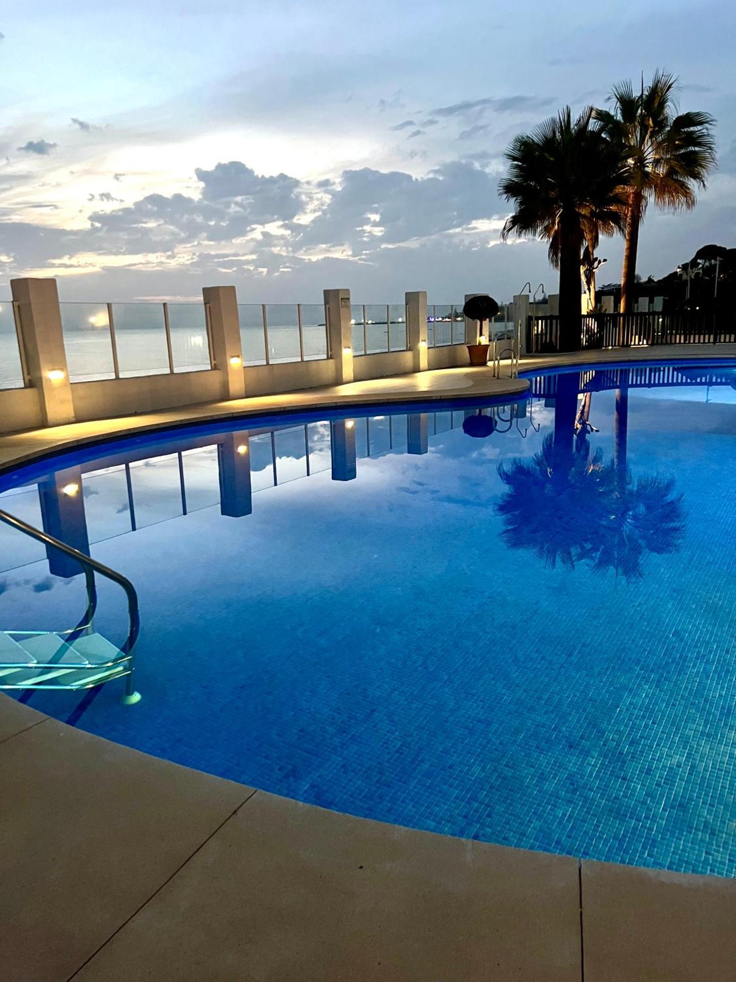 Beachfront Penthouse Apartment With Large Terrace And Breathtaking Sea Views Close To Marbella Spain Sitio de Calahonda Exterior foto