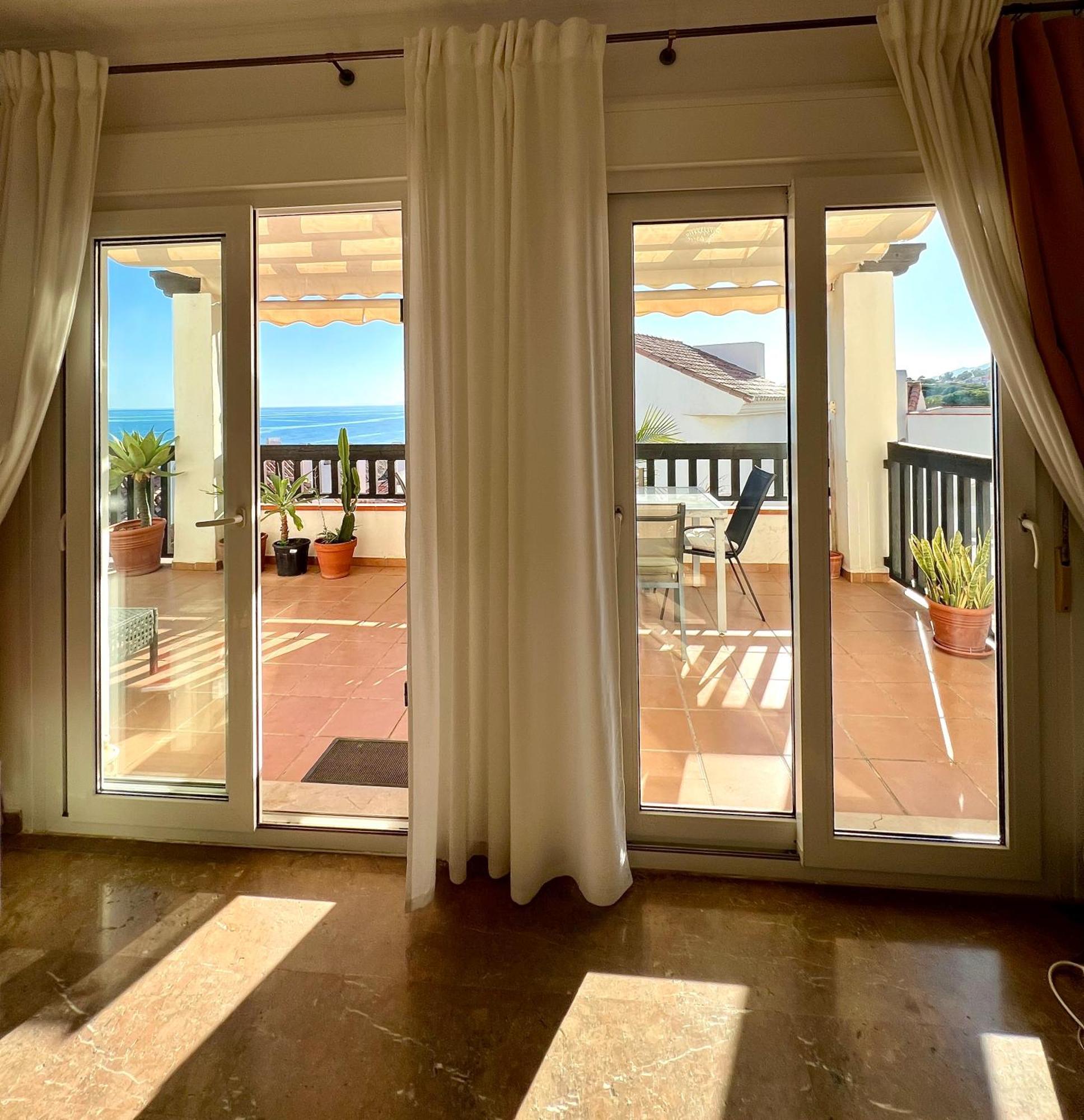 Beachfront Penthouse Apartment With Large Terrace And Breathtaking Sea Views Close To Marbella Spain Sitio de Calahonda Exterior foto
