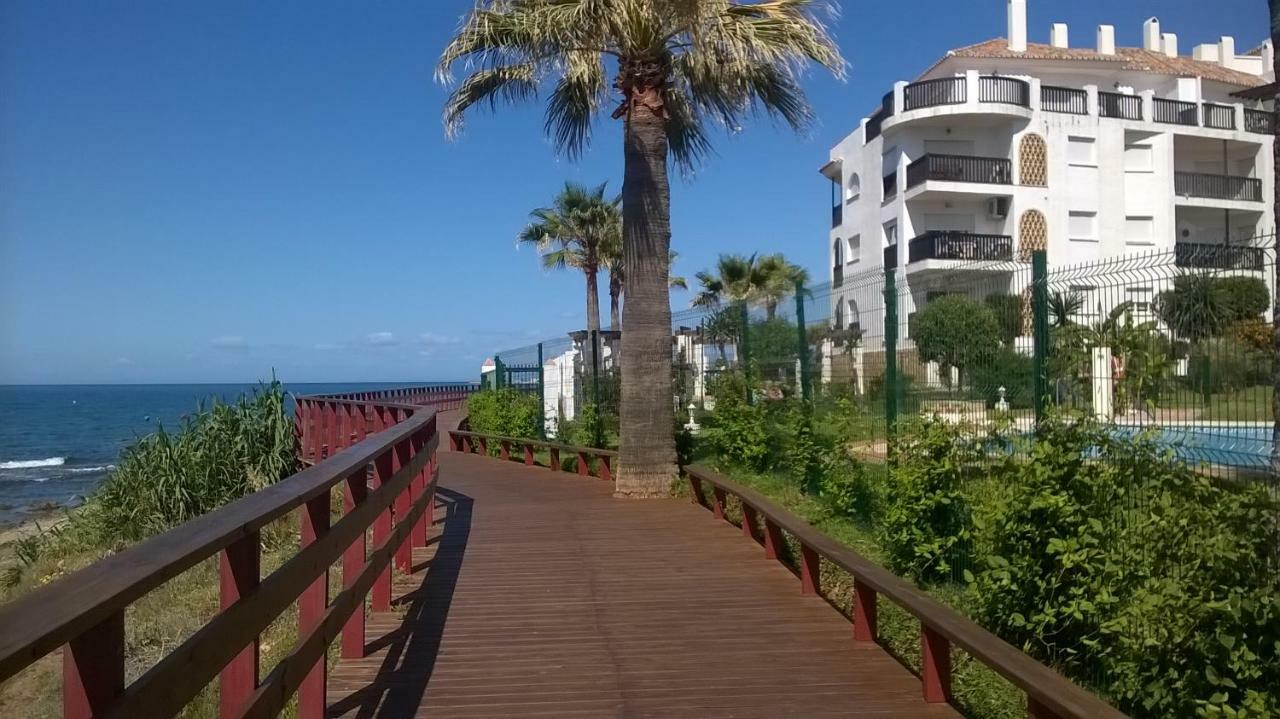 Beachfront Penthouse Apartment With Large Terrace And Breathtaking Sea Views Close To Marbella Spain Sitio de Calahonda Exterior foto